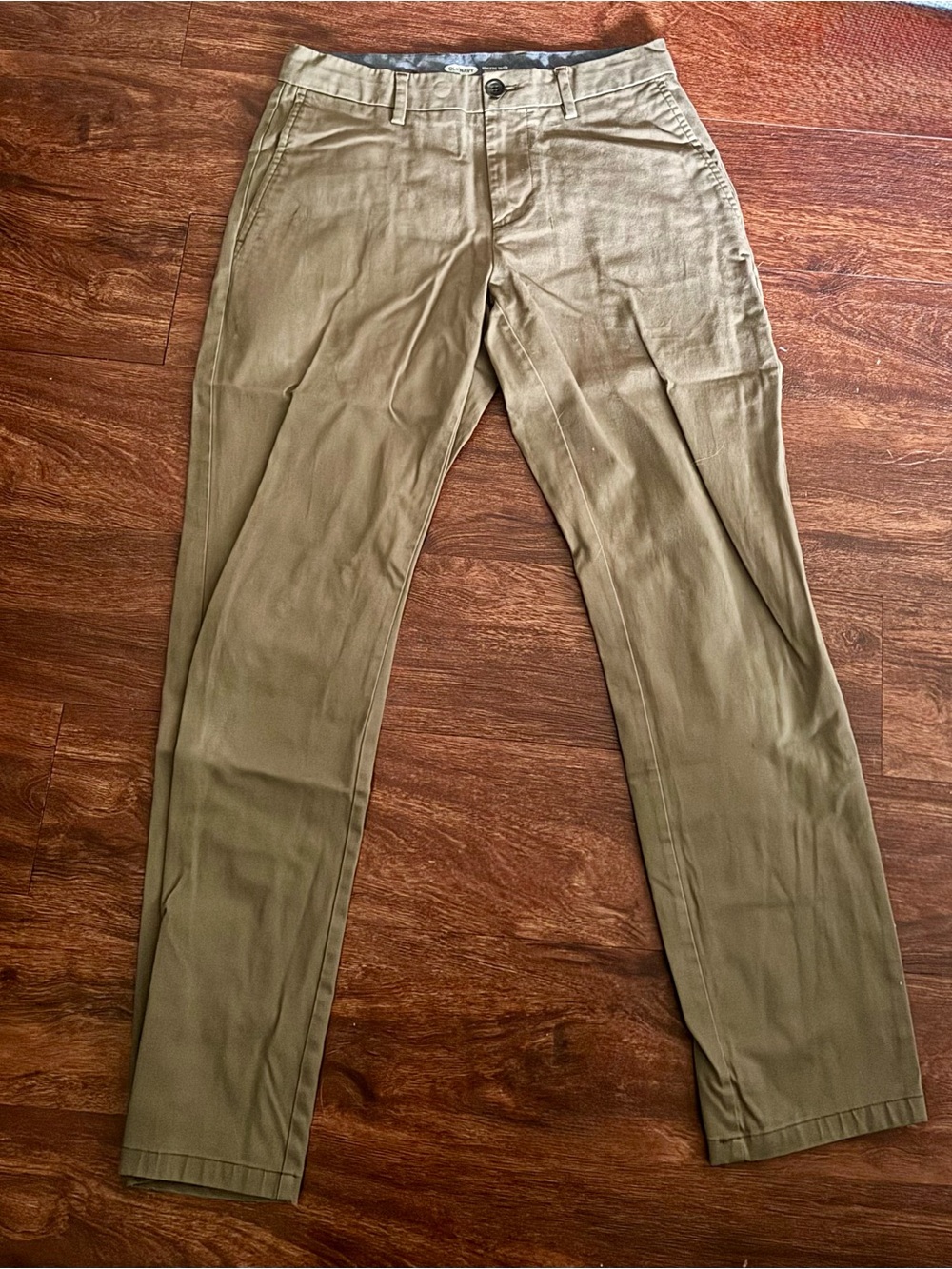 Old Navy Men's Chino Pants in Olive Green